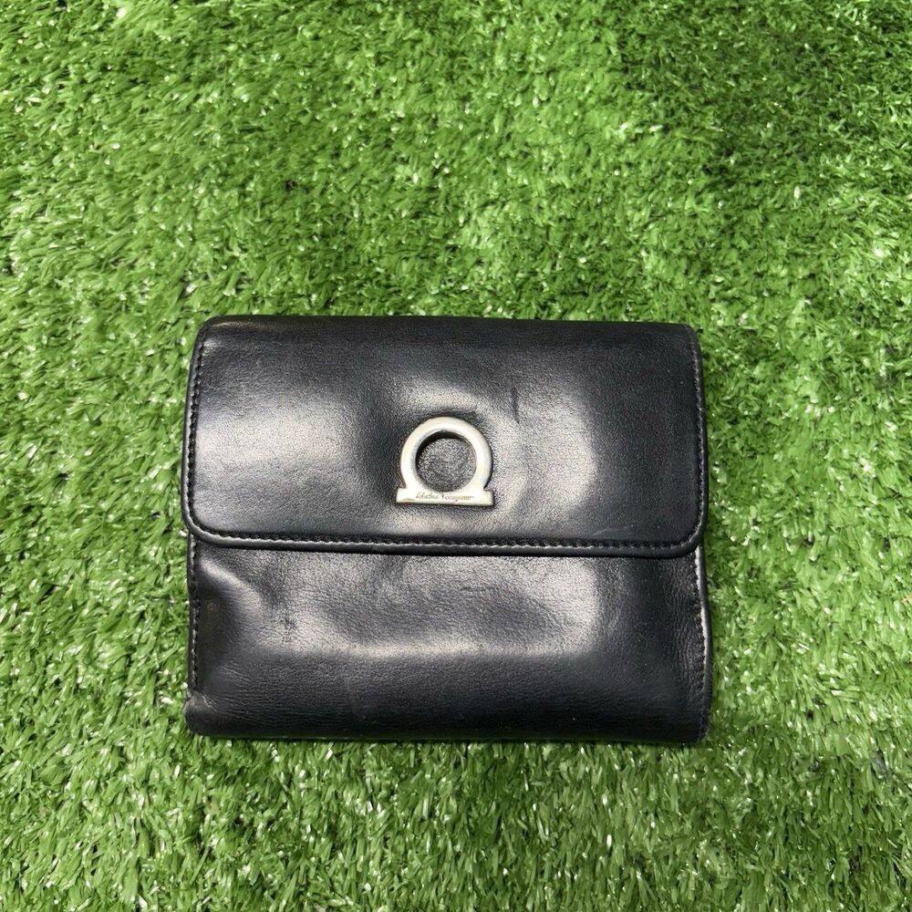 Unisex Salvatore Ferragamo Gancini Logo Black Leather Bi-Fold Wallet